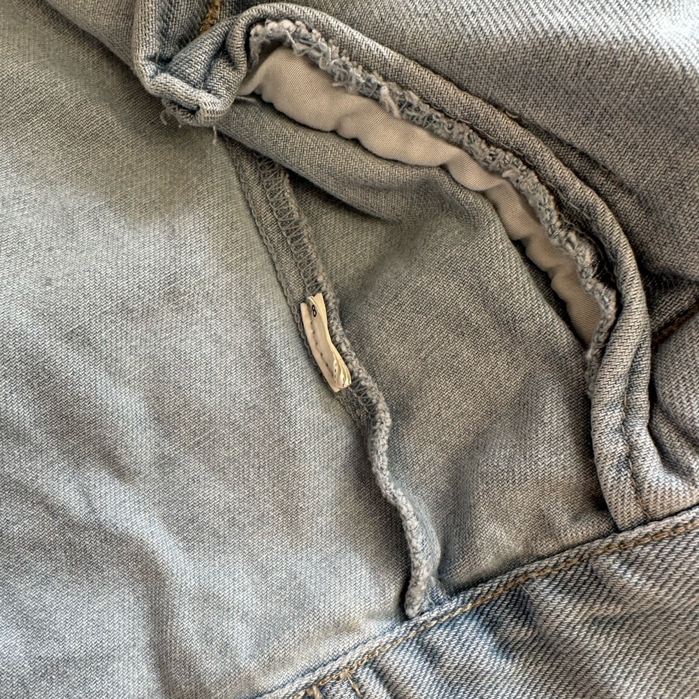Forever 21 distressed denim jacket Size small - Picture 6 of 9